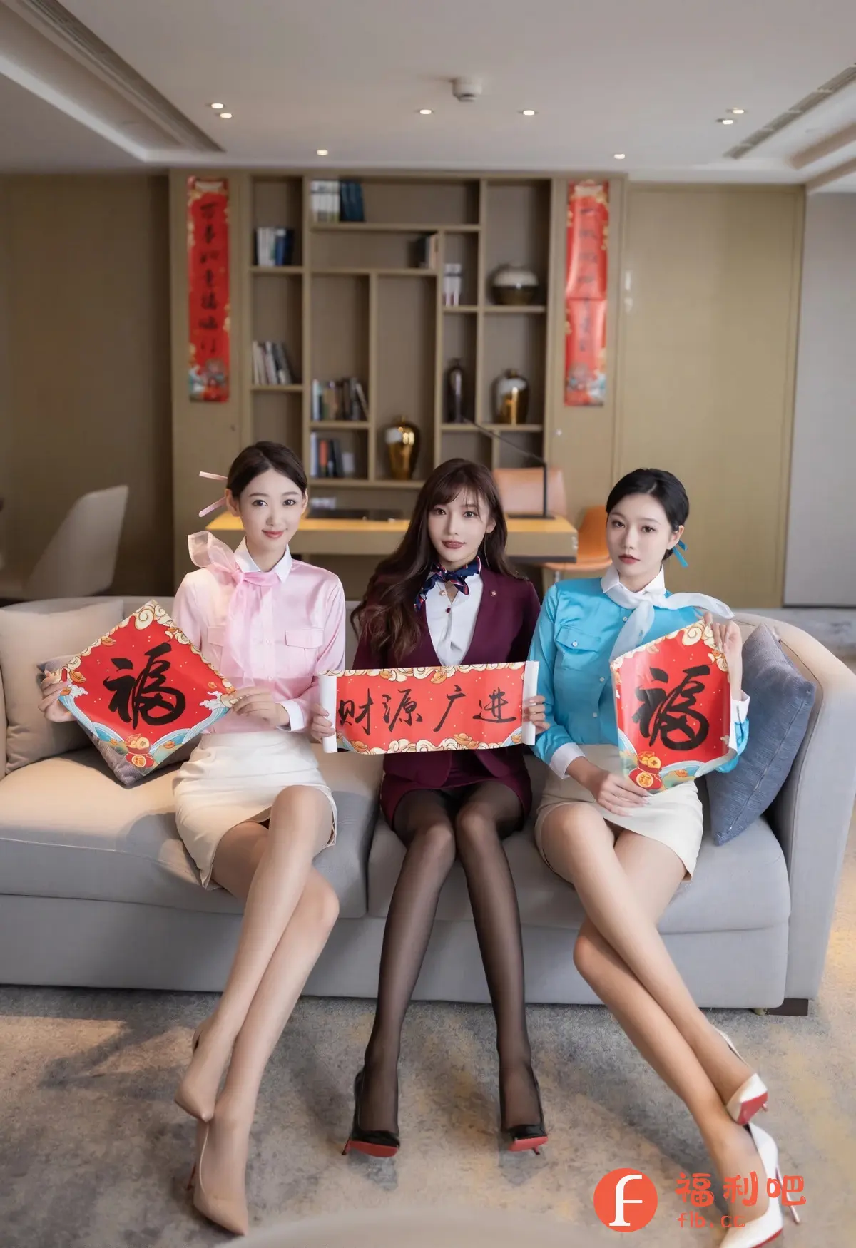 描述:三个迷人的东方佳丽,身着制服,丝袜美腿在镜头前交织成一幅诱人画面。她们手持寓意吉祥的卷轴,红色的祝福与她们的妩媚交相辉映,带来一场视觉盛宴。想象一下,如果能与她们共度这美好的时刻,感受那份温柔与热情,该是多么令人心动!
识别内容:Three women in uniform holding Chinese New Year greetings.
