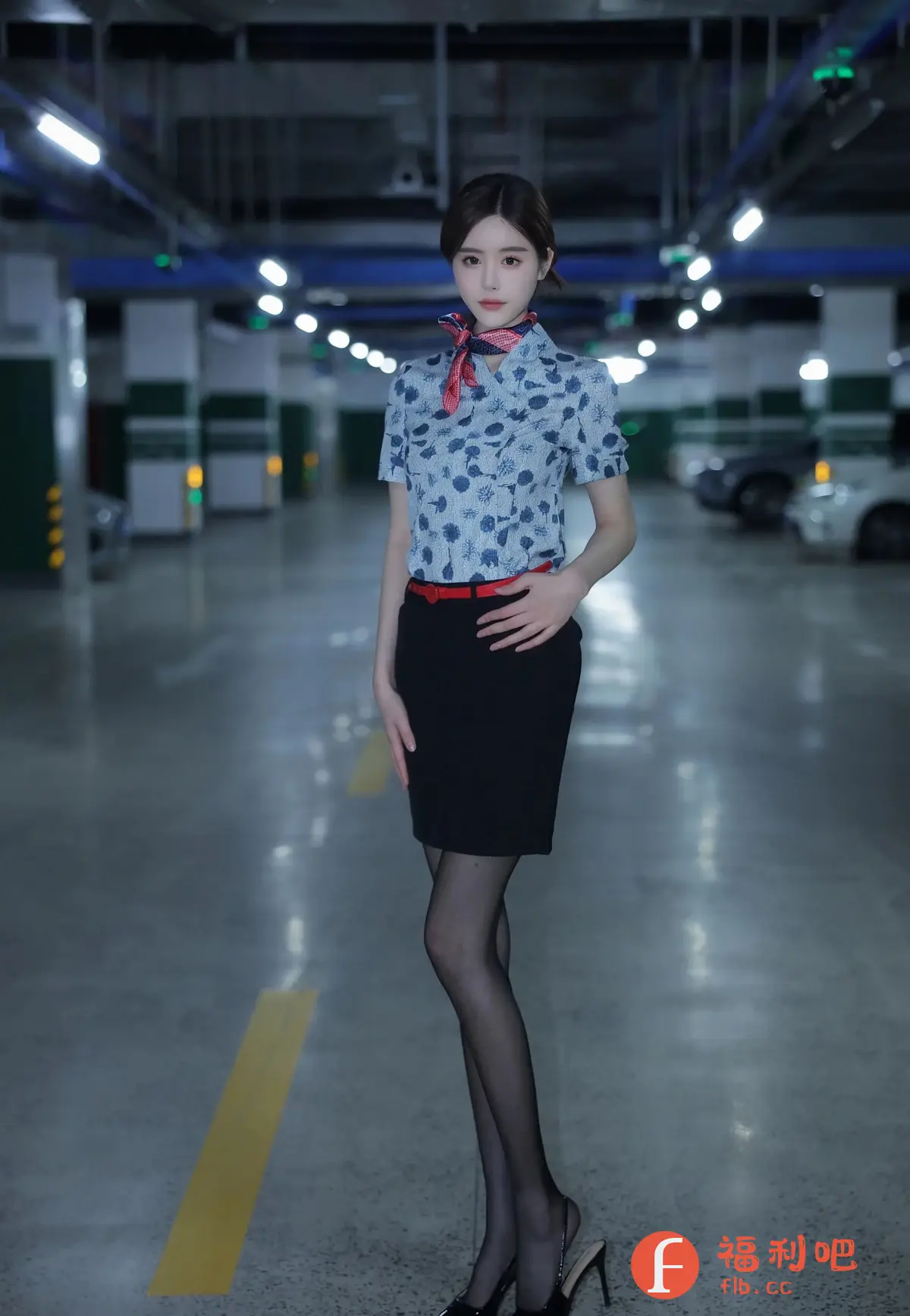 描述:迷人的空姐站在停车场里,仿佛在等待着与你一同展开一场刺激的冒险。她身上那件印有花朵图案的衬衫,在灯光的映衬下显得格外诱人,仿佛在暗示着她内心深处隐藏的渴望。红色的腰带紧紧地束缚着她的纤细腰肢,更加凸显了她那令人窒息的曲线。黑色的短裙包裹着她那修长的双腿,诱惑的黑丝若隐若现,让人忍不住想要触摸。她脚上那双高跟鞋,更是为她增添了一丝性感和神秘。她的眼神充满了期待和诱惑,仿佛在邀请你一同探索未知的领域。此刻,她就是你心中最渴望的女神,等待着你的征服。
识别内容:空姐站在停车场里,穿着印有花朵图案的衬衫、红色腰带、黑色短裙和黑丝高跟鞋。