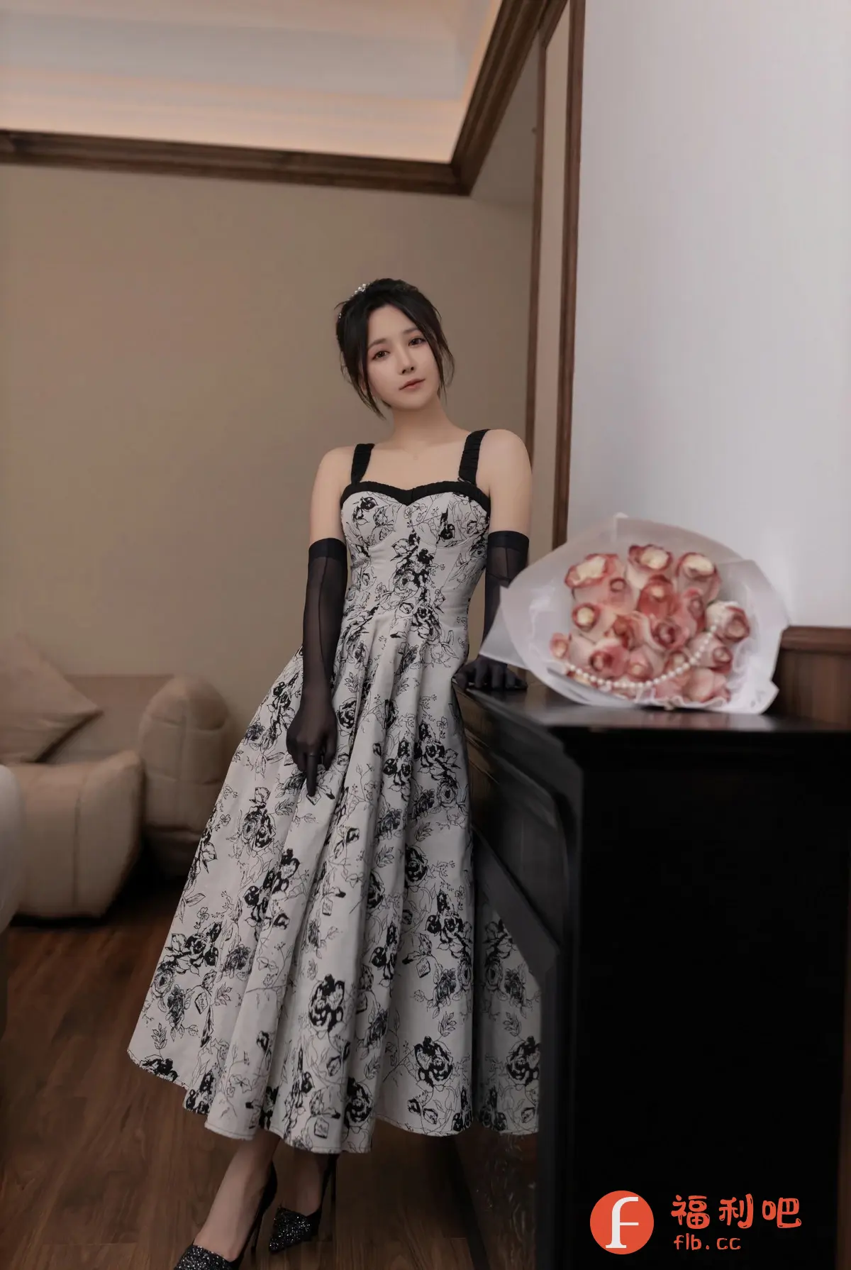 描述:这幅照片散发着优雅又性感的气息。一位迷人的年轻女子穿着一件复古花纹连衣裙,裙子恰到好处地展现了她的曲线,散发出诱人的魅力。连衣裙的剪裁别具匠心,衬托出她纤细的腰肢和优美的身姿。她戴着一双丝绸手套,更增添了一丝神秘感。
她的眼神深邃而迷离,仿佛在诉说着一个充满激情的故事。她轻轻地倚靠在复古家具旁,手中握着一束鲜花,仿佛在等待着一场浪漫的邂逅。整体氛围充满了诱惑和神秘感,让人忍不住想要靠近,探索她内心的秘密。她就像一位优雅的女神,散发着令人难以抗拒的吸引力,让人沉醉其中,无法自拔。
识别内容