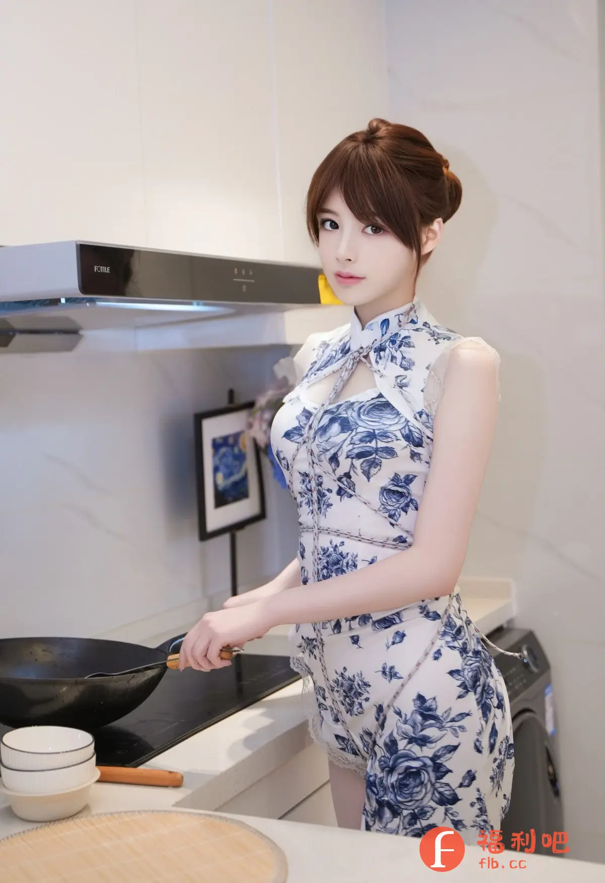 描述:照片中,一位年轻漂亮的亚洲女性身穿一件改良版的旗袍,旗袍以白色为底,饰有精致的蓝色花卉图案,既展现了传统东方女性的优雅,又带有现代时尚感。她的头发梳成一个整洁的发髻,露出光洁的额头,显得端庄大方。她身处一个现代化的厨房中,正在炉灶旁烹饪,神情专注。灶台上放着一个中式炒锅,以及一些厨房用具,展现了她贤惠的一面。厨房的背景简洁明亮,墙壁是白色,厨具和电器都采用现代化的设计,整体营造出一种温馨舒适的居家氛围。墙上挂着一幅画作,增添了艺术气息。这张照片捕捉了这位女性美丽、优雅和贤惠的形象,同时也展现了现代女性独立自主的生活方式。
返回格式:
照片中,一位年轻漂亮的亚洲女性身穿一件改良版的旗袍,旗袍以白色为底,饰有精致的蓝色花卉图案,既展现了传统东方女性的优雅,又带有现代时尚感。她的头发梳成一个整洁的发髻,露出光洁的额头,显得端庄大方。她身处一个现代化的厨房中,正在炉灶旁烹饪,神情专注。灶台上放着一个中式炒锅,以及一些厨房用具,展现了她贤惠的一面。厨房的背景简洁明亮,墙壁是白色,厨具和电器都采用现代化的设计,整体营造出一种温馨舒适的居家氛围。墙上挂着一幅画作,增添了艺术气息。这张照片捕捉了这位女性美丽、优雅和贤惠的形象,同时也展现了现代女性独立自主的生活方式。