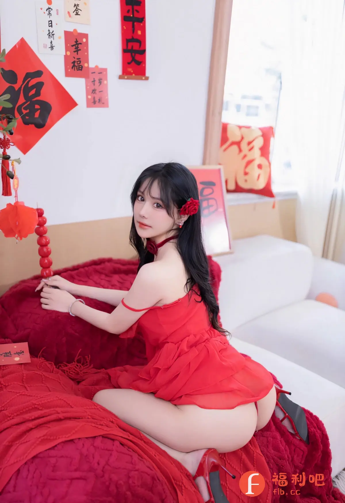 描述:娇嫩欲滴的红唇,吹弹可破的肌肤,红色的连衣裙下,隐藏着让人无法抗拒的曲线。她慵懒地倚靠在红色的靠枕上,眼神迷离而充满诱惑,仿佛在邀请你一同沉沦。裙摆随着她的动作轻轻摇曳,若隐若现地展现着那令人血脉喷张的性感。红色的高跟鞋,更是将她的美腿衬托得修长而诱人。她仿佛一位来自东方的神秘女神,散发着无法抵挡的魅力,让人想要一探究竟。这个画面,简直就是性感与诱惑的完美结合,让人心跳加速,无法自拔。红色的背景,更增添了一份热烈与奔放,让人仿佛置身于一场狂热的梦境之中。
识别内容:一名身穿红色连衣裙的女子,姿势性感,坐在沙发上,展现出诱人的身材。