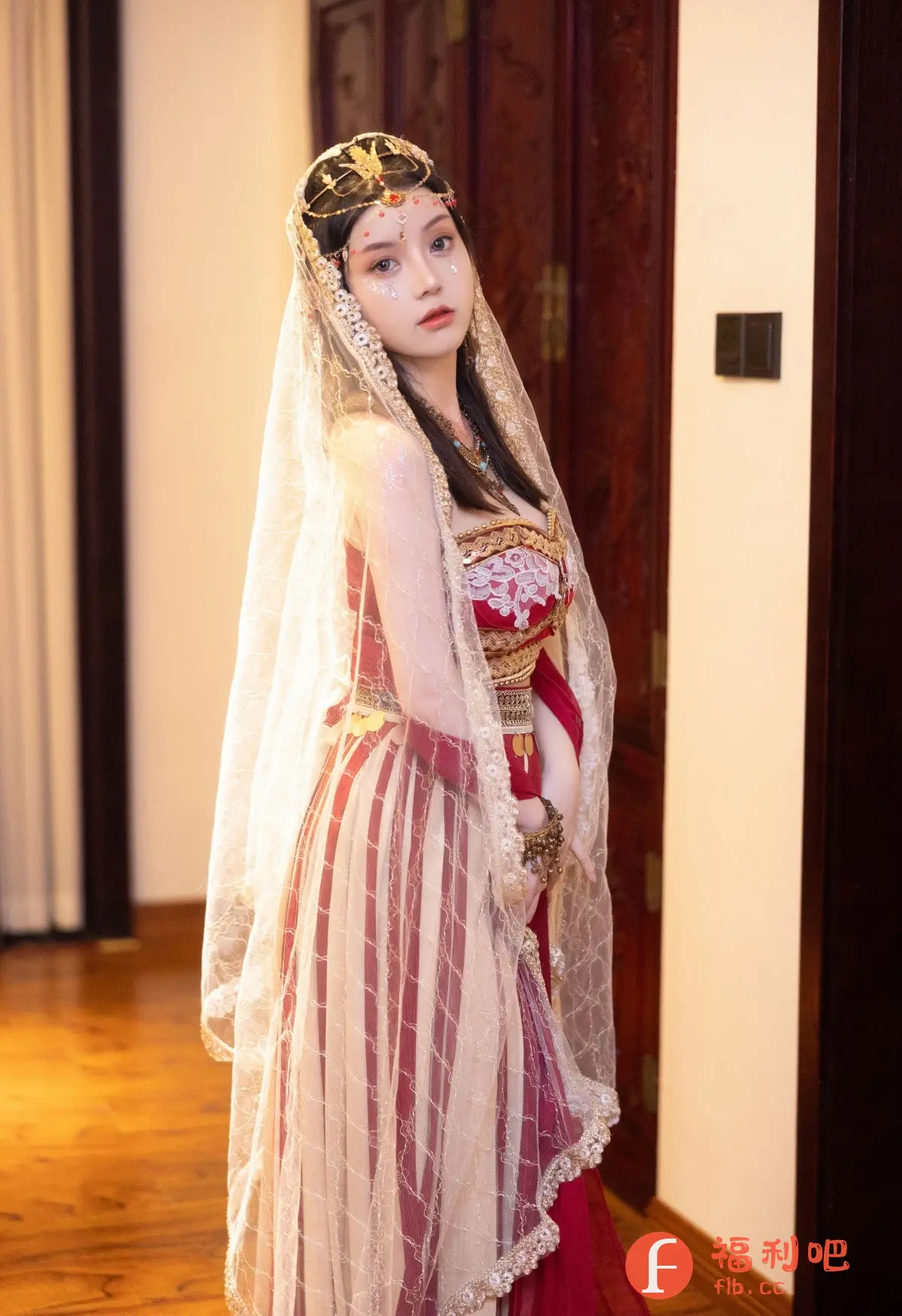 画面中是一位身着异域风情服饰的年轻女性,她站在室内,眼神迷离,散发着神秘气息。她身穿一件红白相间的长裙,裙子的设计独特,充满了民族特色,外罩一层轻盈的头纱,头纱上点缀着精致的饰品,更显妩媚动人。她的头上戴着华丽的头饰,额头中间也点缀着红色的宝石,更增添了她的贵气。她的脸上化着精致的妆容,眼角的白色装饰让她看起来更加妩媚。她手腕上戴着手镯,更显女性的柔美。整个画面充满了异域风情,让人仿佛置身于神秘的东方国度。背景是室内的墙壁和木门,更衬托出人物的美丽。
一位身着异域风情服饰的年轻女性,她站在室内,眼神迷离,散发着神秘气息。她身穿一件红白相间的长裙,裙子的设计独特,充满了民族特色,外罩一层轻盈的头纱,头纱上点缀着精致的饰品,更显妩媚动人。她的头上戴着华丽的头饰,额头中间也点缀着红色的宝石,更增添了她的贵气。她的脸上化着精致的妆容,眼角的白色装饰让她看起来更加妩媚。她手腕上戴着手镯,更显女性的柔美。整个画面充满了异域风情,让人仿佛置身于神秘的东方国度。背景是室内的墙壁和木门,更衬托出人物的美丽。