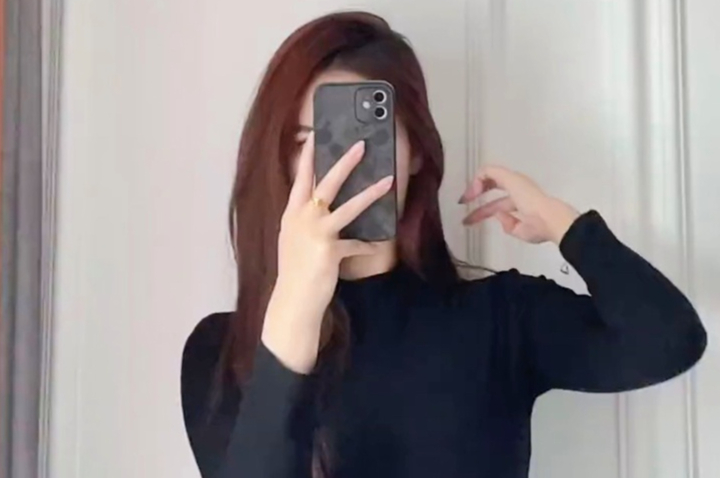 白皙美肌，丝袜美腿，诱人私房照。