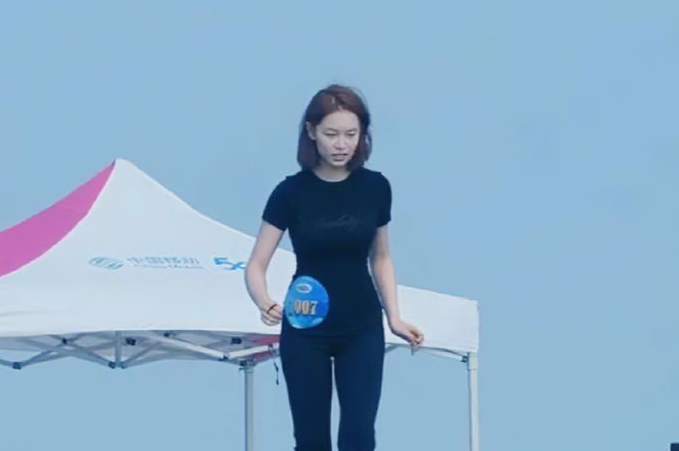 快乐向前冲美女玩转向前冲这身材也太好了