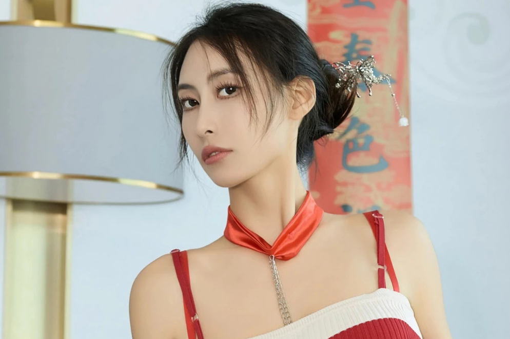 Lingyu69红色连衣裙加情趣蕾丝内衣诱人蜜桃臀