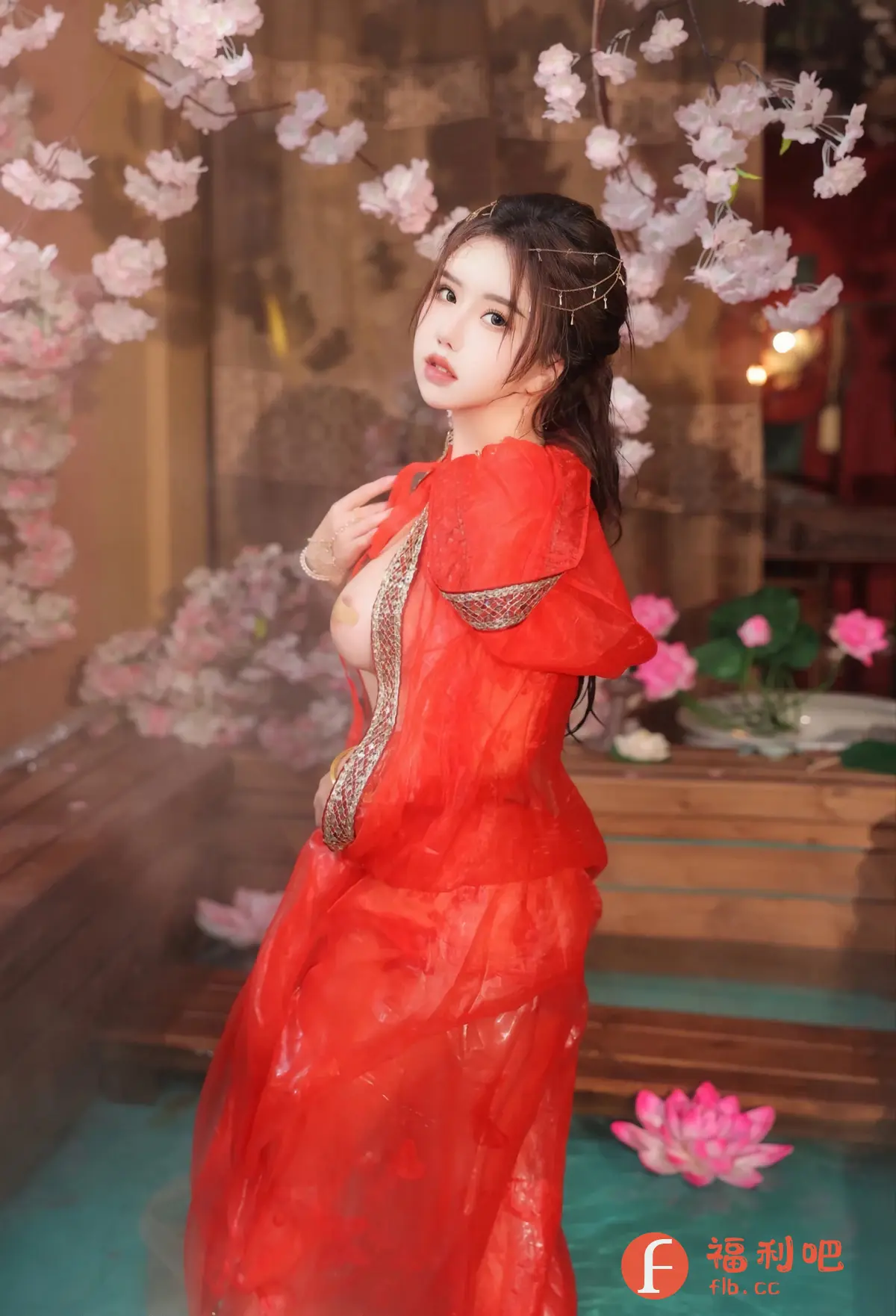 描述:这是一张充满东方韵味的美女私房写真照片。画面中,一位年轻貌美的亚洲女性身着一袭艳丽的红色薄纱长裙,裙子的设计略显性感,露出部分肌肤,更添诱惑。她乌黑的秀发高高盘起,点缀着精致的金色发饰,更显古典气质。
背景布置得如梦如幻,粉色的花朵点缀其间,营造出一种浪漫而神秘的氛围。画面中似乎弥漫着淡淡的水汽,更增添了朦胧感。整体色调以暖色为主,突出了女性的柔美和性感。
无论是服装、发饰还是背景,都充满了浓郁的东方风情,将女性的性感和古典美巧妙地融合在一起。这张照片既展现了女性的魅力,又充满了艺术感,给人一种美的享受。
描述:一位穿着红色薄纱裙的美女,在粉色花朵的映衬下,显得既性感又充满东方韵味。