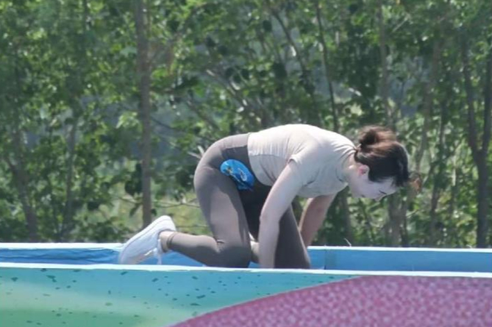 向前冲这美女身材绝了