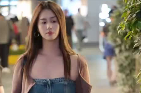 时尚穿搭牛仔连体服美女高清视频气质绝佳