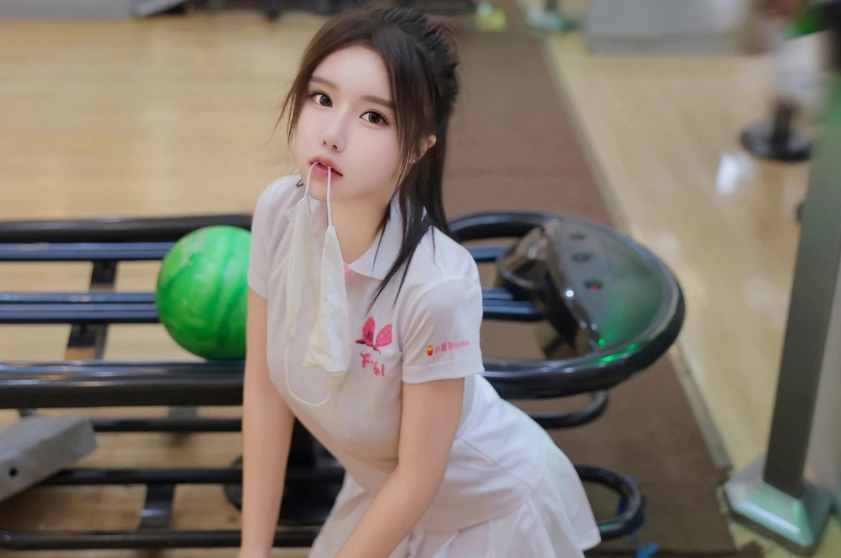小薯条nienie白皙美肌翘臀长腿甜美可爱少女