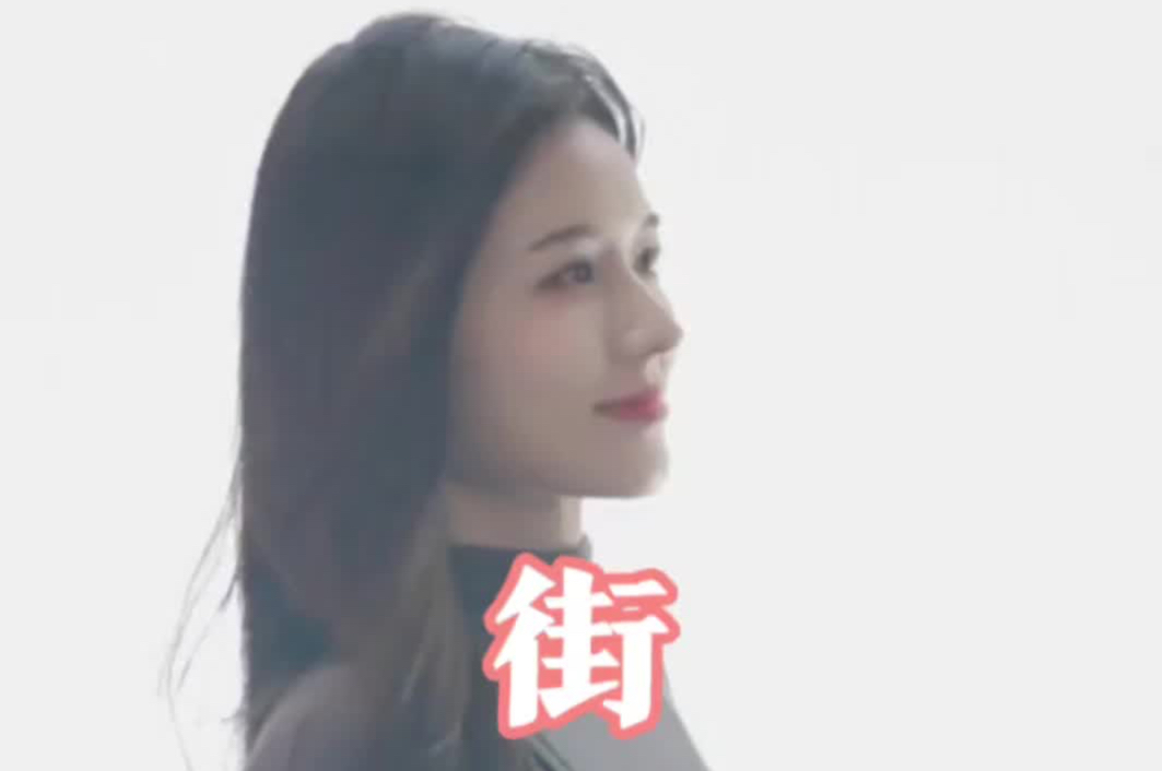 黑色露脐装配卡其紧身裤秀玲珑曲线热辣舞蹈