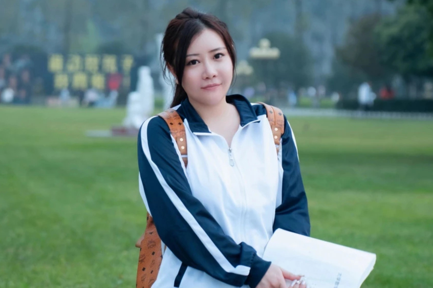 王婉悠Queen校园教室雪肌美腿巨乳熟女妩媚诱人