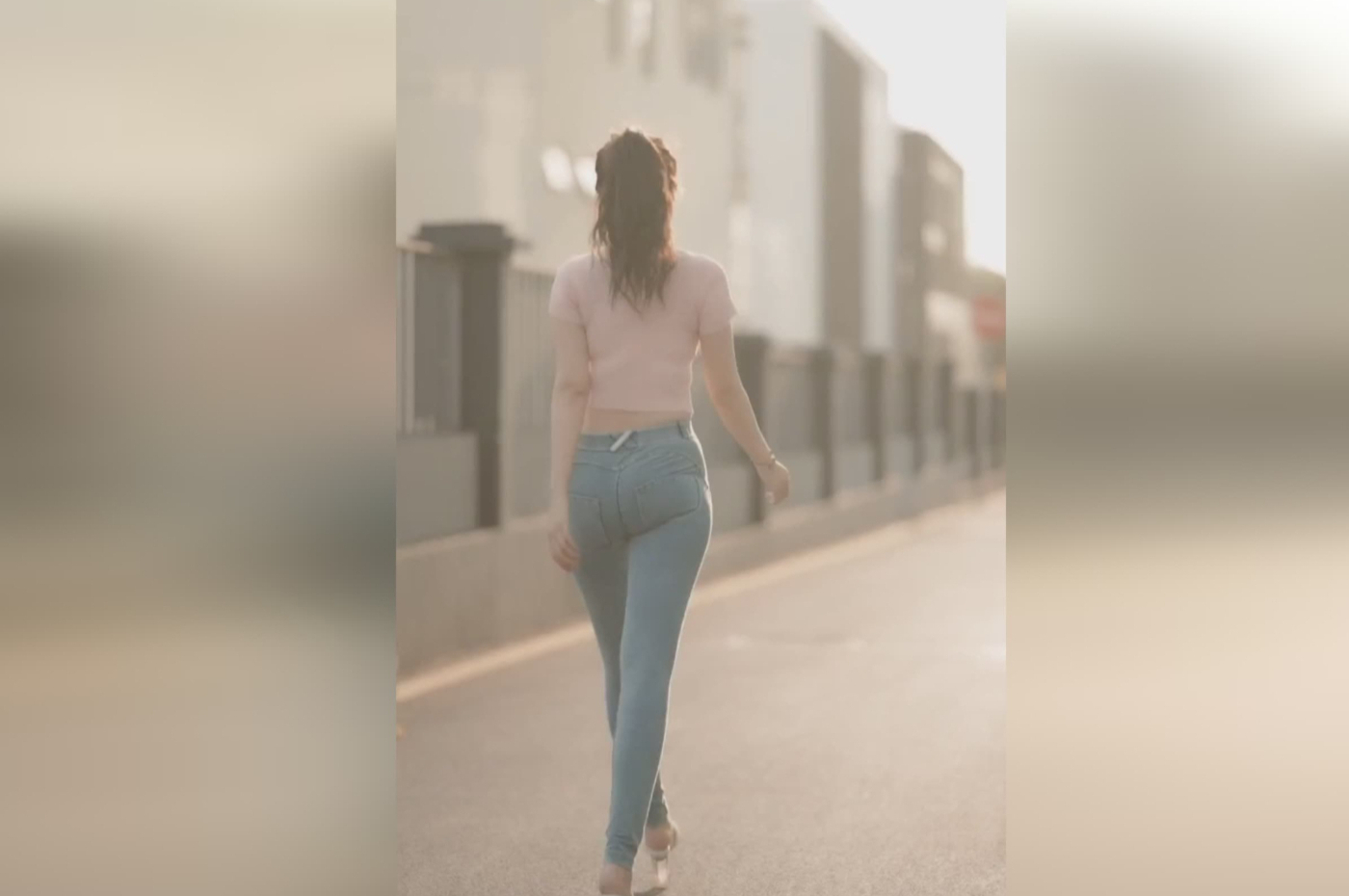 街拍美女紧身牛仔裤系列