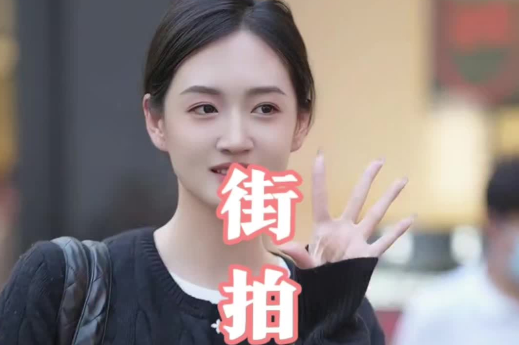 街拍魔鬼身材女神露脐装紧身裙