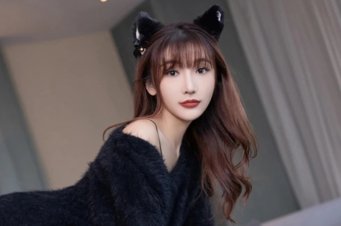 陆萱萱性感御姐白皙美肌蜜桃翘臀美腿诱人