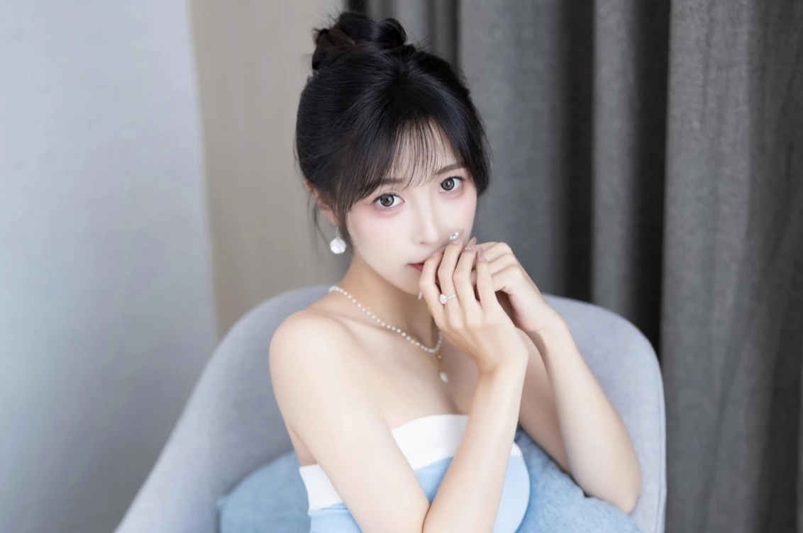 林星阑白色蕾丝蓝色连衣裙尤物翘臀美腿清纯丰满