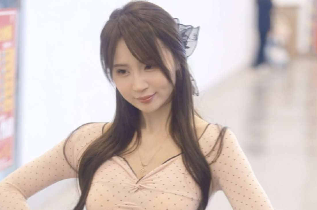 美女穿搭看着简单实际一点也不简单