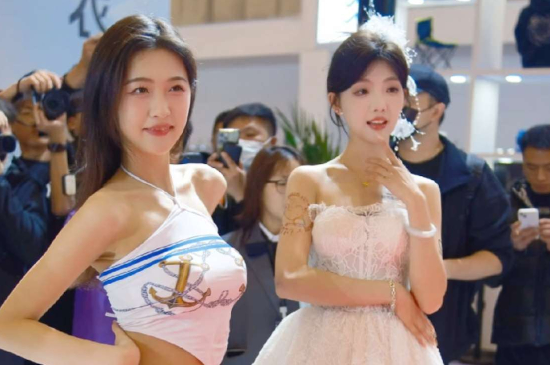 车模美女无论到哪都是焦点