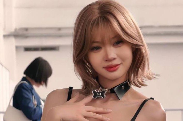 即甜美又妩媚的美女雪白肌肤