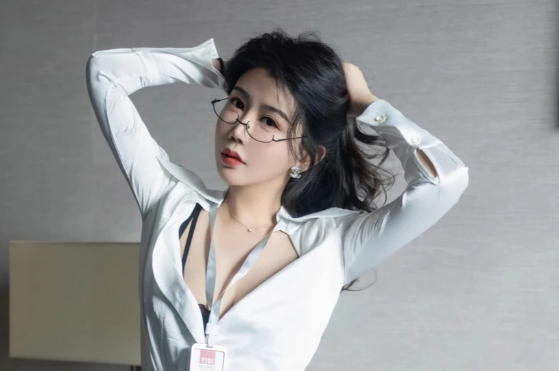李若汐白皙玉腿丰满御姐性感妩媚