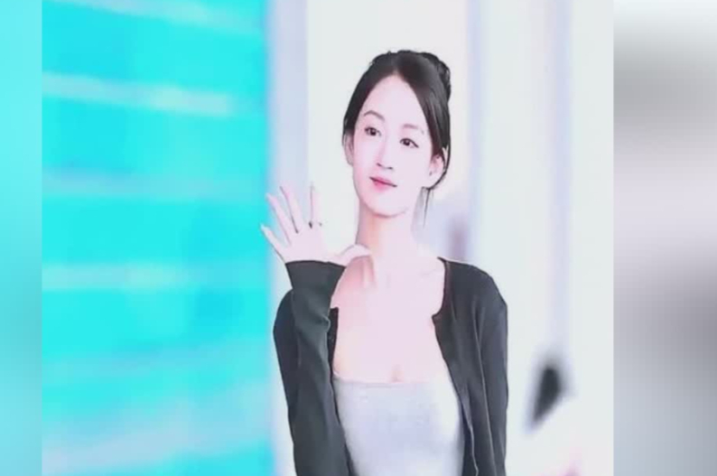 街拍阳光甜美少女雪肌蜜桃臀修长美腿