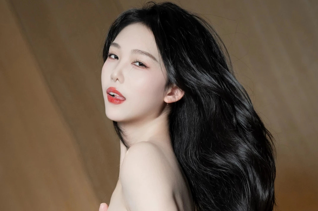陈若依(利世)冷白皮甜美少女酥胸蜜桃臀美腿