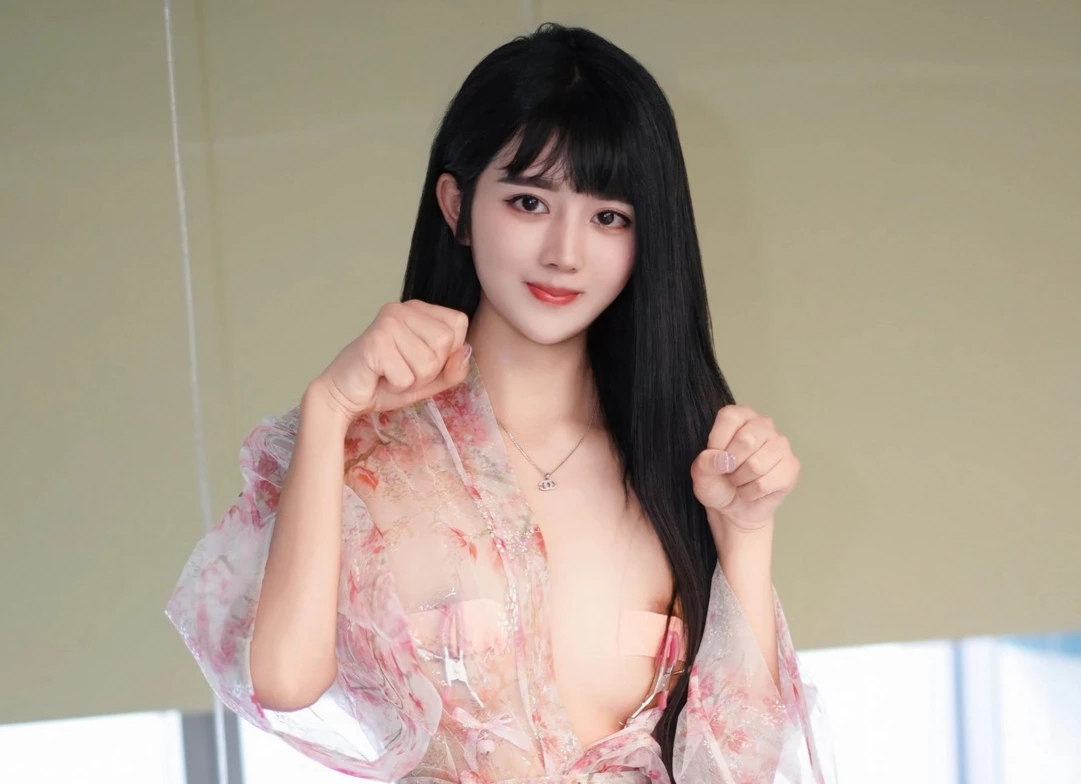 赵可欣baby甜美少女白皙肌肤蜜桃臀修长美腿