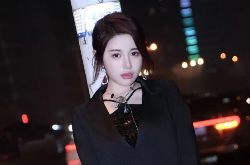 美七Mia甜美少女白皙肌肤修长美腿性感翘臀
