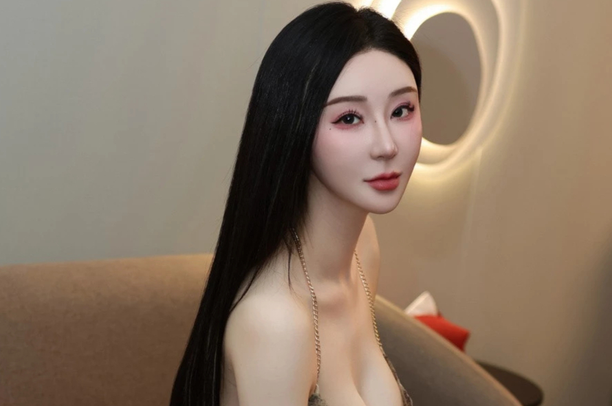 田兮白傲人美胸雪肌玉腿性感御姐私房写真