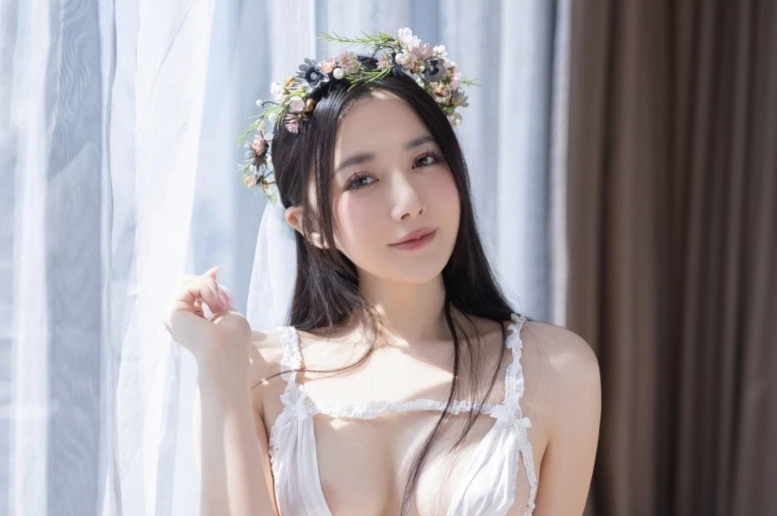 鱼子酱fish甜美少女蜜桃臀雪肌玉腿真诱人