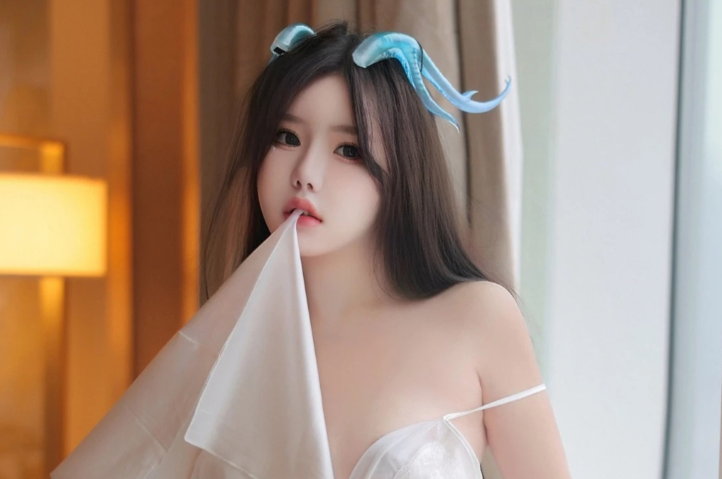 小薯条nienie甜美少女翘臀修长美腿