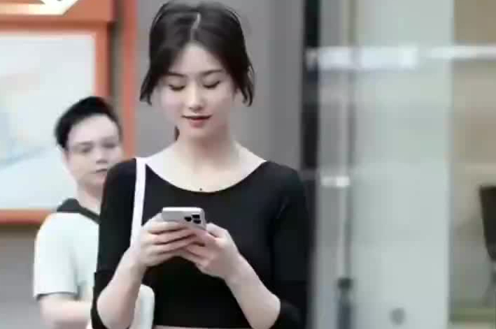 街拍女神魅力雪肤美腿酥胸