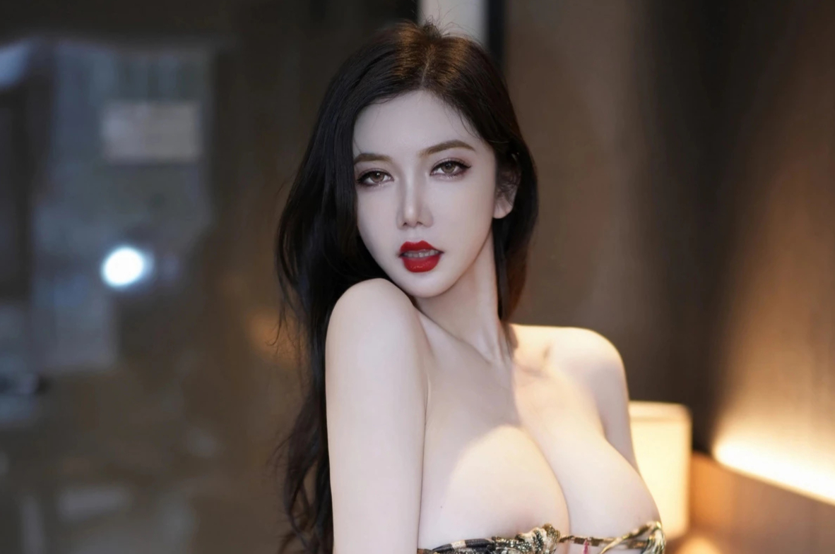 心妍小公主白皙美腿翘臀御姐性感妩媚写真