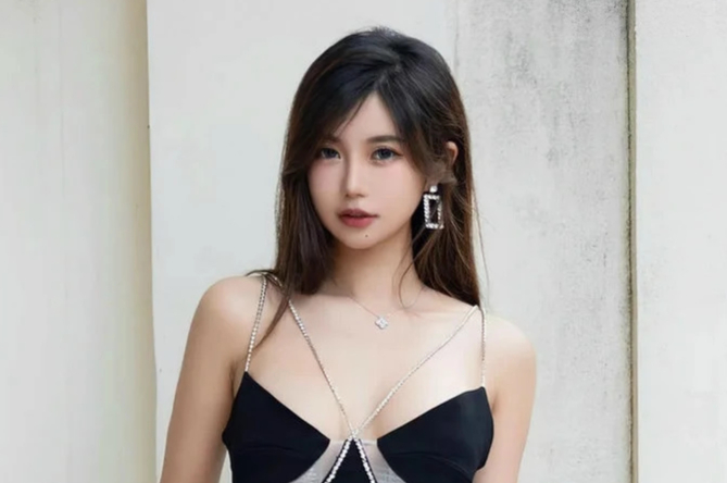 绮里嘉ula女神蜜桃臀修长美腿写真