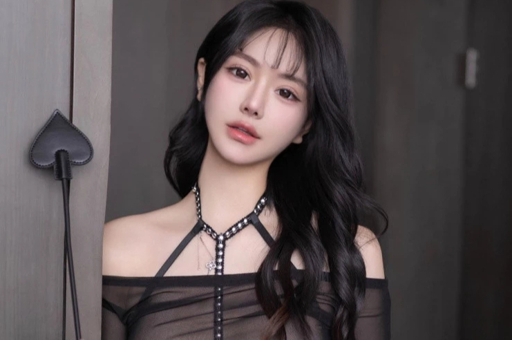 幼幼童颜巨乳美腿翘臀甜美少女写真