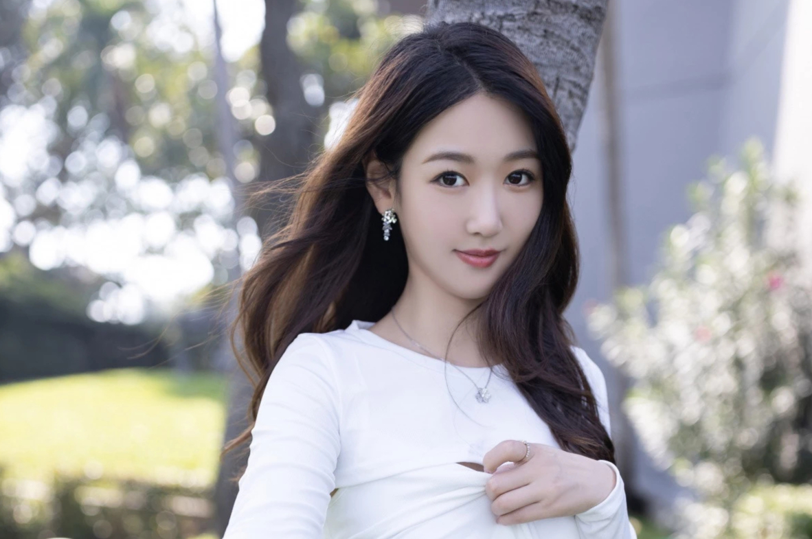 唐安琪修长美腿雪肤诱人酥胸翘臀性感美女