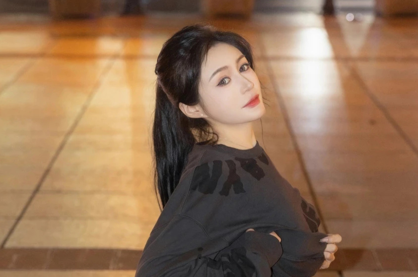 林幼一白皙甜美少女丰满美腿翘臀尽显