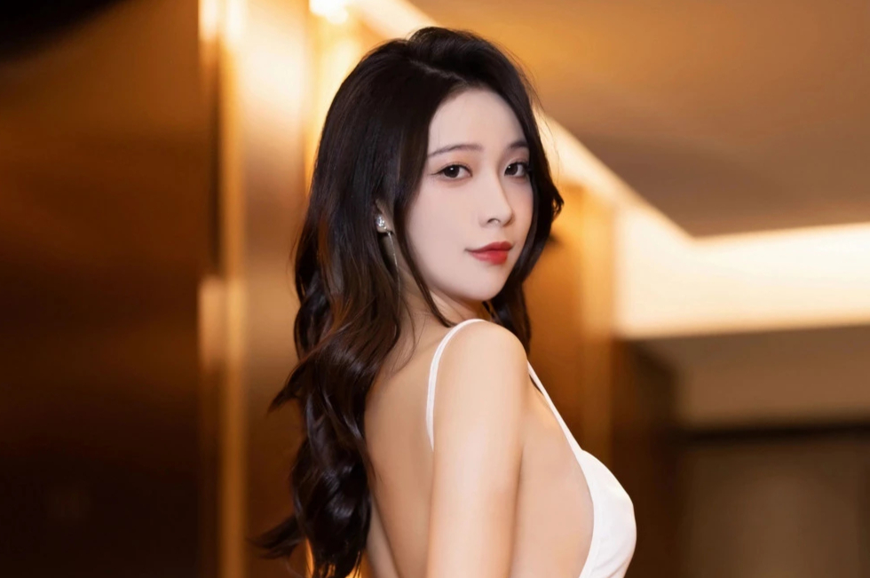 郑颖姗Bev私房蜜桃臀酥胸美腿诱惑写真