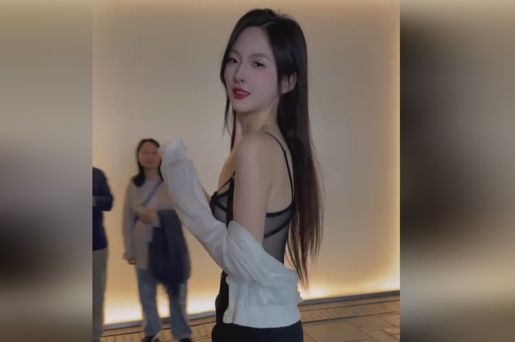 实拍精选：三里屯养眼的时尚美女街拍