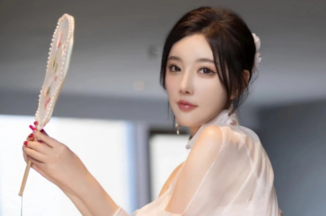 杨晨晨Yome甜美清纯少女冷白皮丰满蜜桃臀美腿