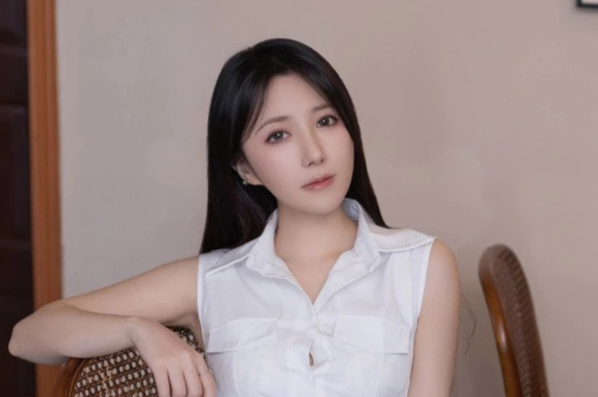鱼子酱fish甜美妩媚丰满雪肤蜜桃臀修长美腿