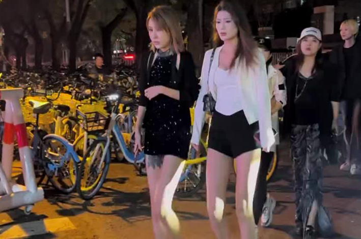 性感翘臀配上修长美腿