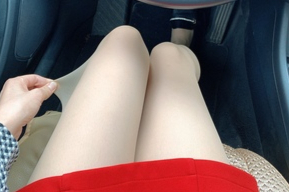光看这白皙肌肤修长美腿就值了