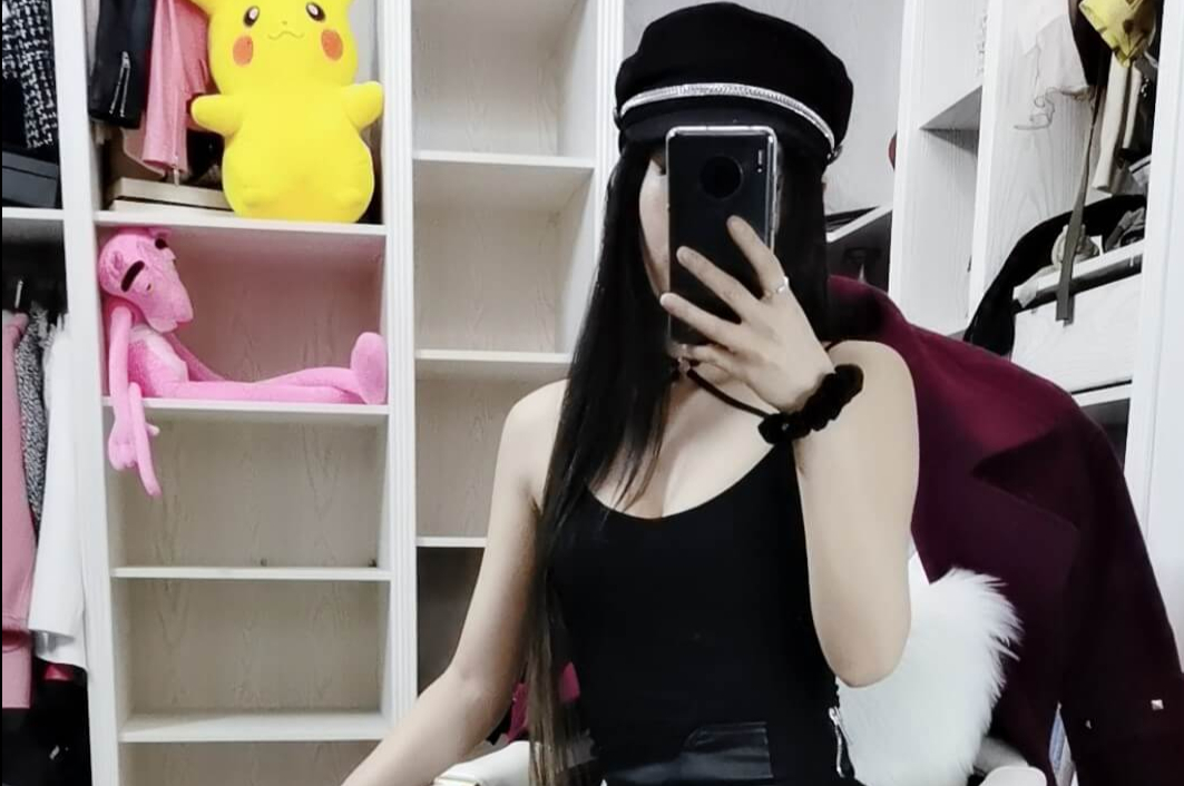 美女的短裤热裤配黑色丝袜时尚又性感