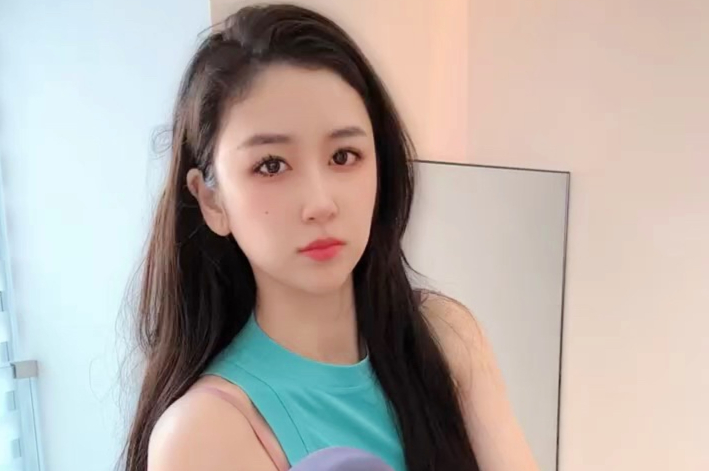 雪肤清纯甜美美女身材完美