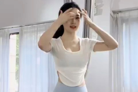 甜美阳光美女蜜桃美腿无限魅力