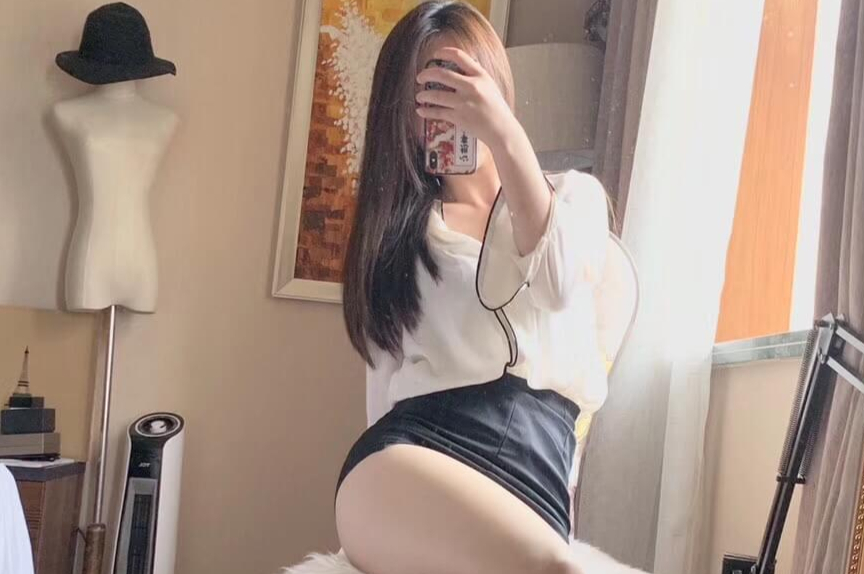 袜子不错白皙长腿翘臀的冷艳性感御姐