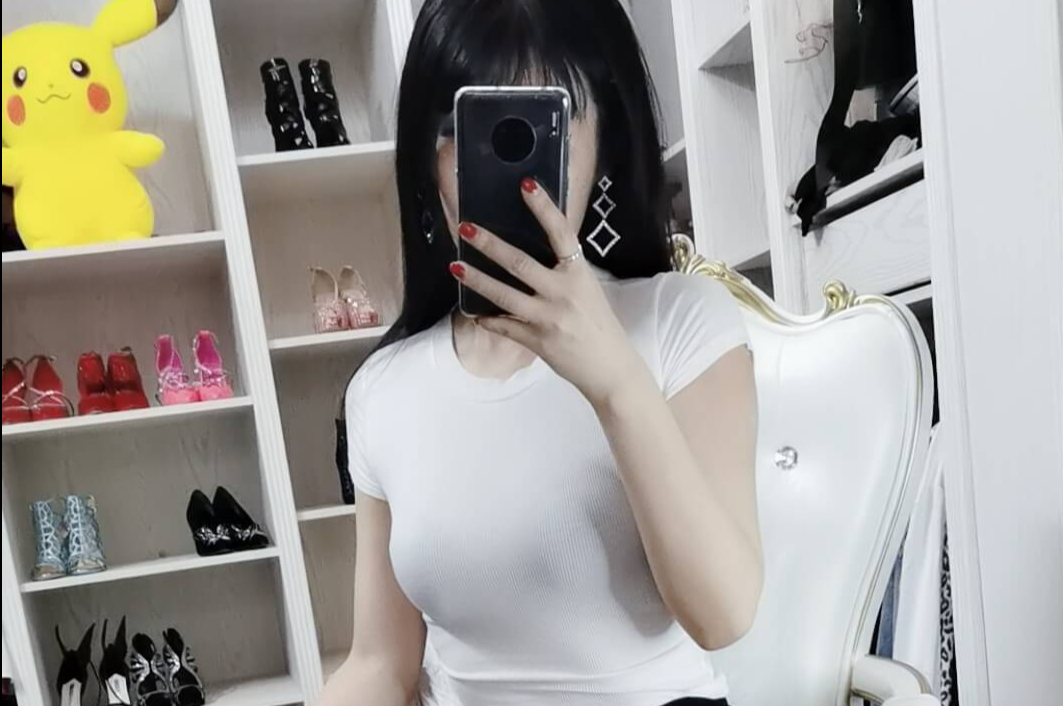 拥有冷白皮修长美腿颜值瞬间爆表