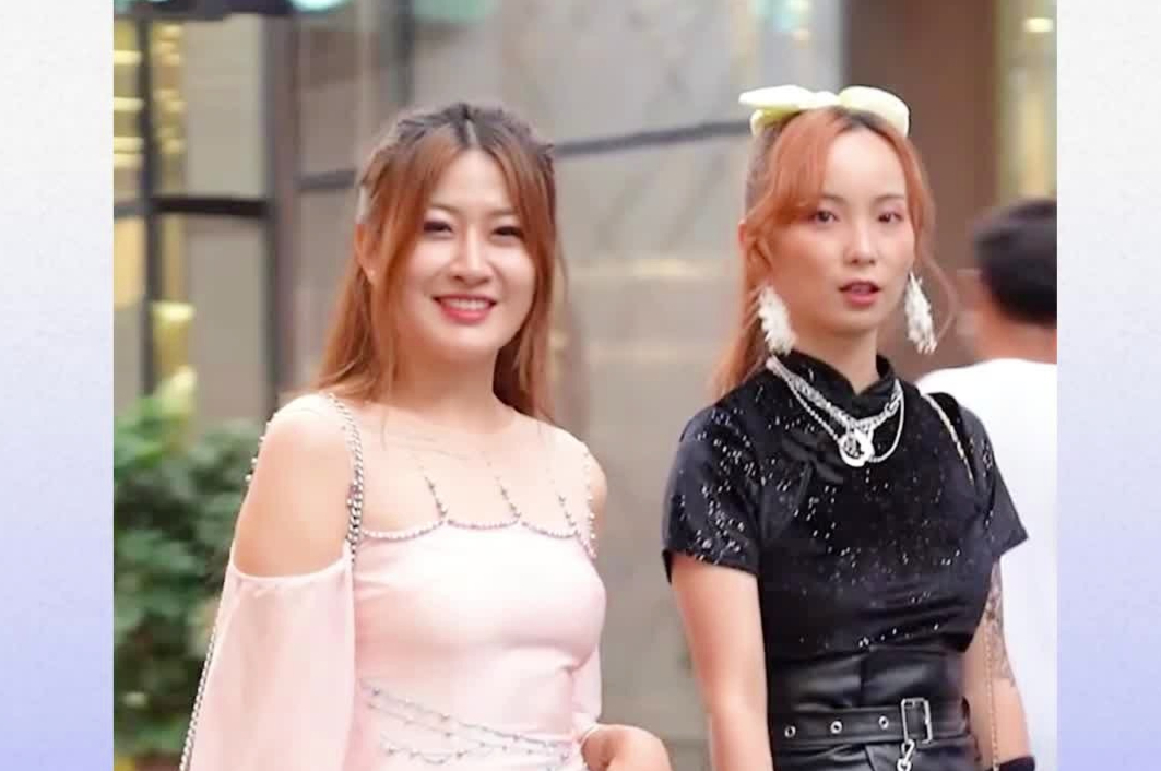 白皙肌肤的旗袍美女真迷人呀