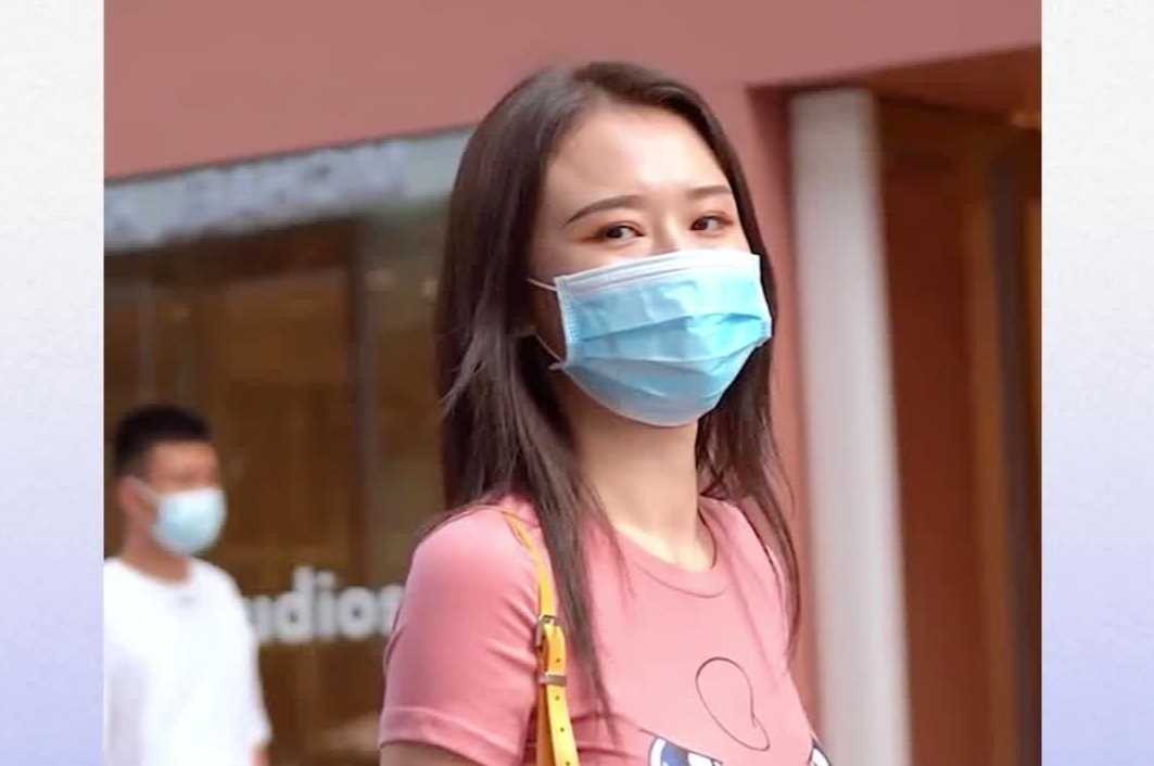 阳光甜美少女牛仔裤显挺拔曲线