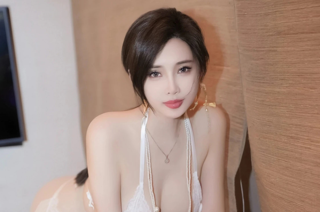 Carol周妍希白皙肌肤长腿蜜桃臀性感御姐私房照